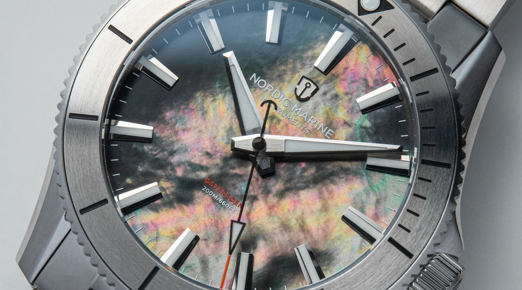 Silver watch with mother-of-pearl nacre dial