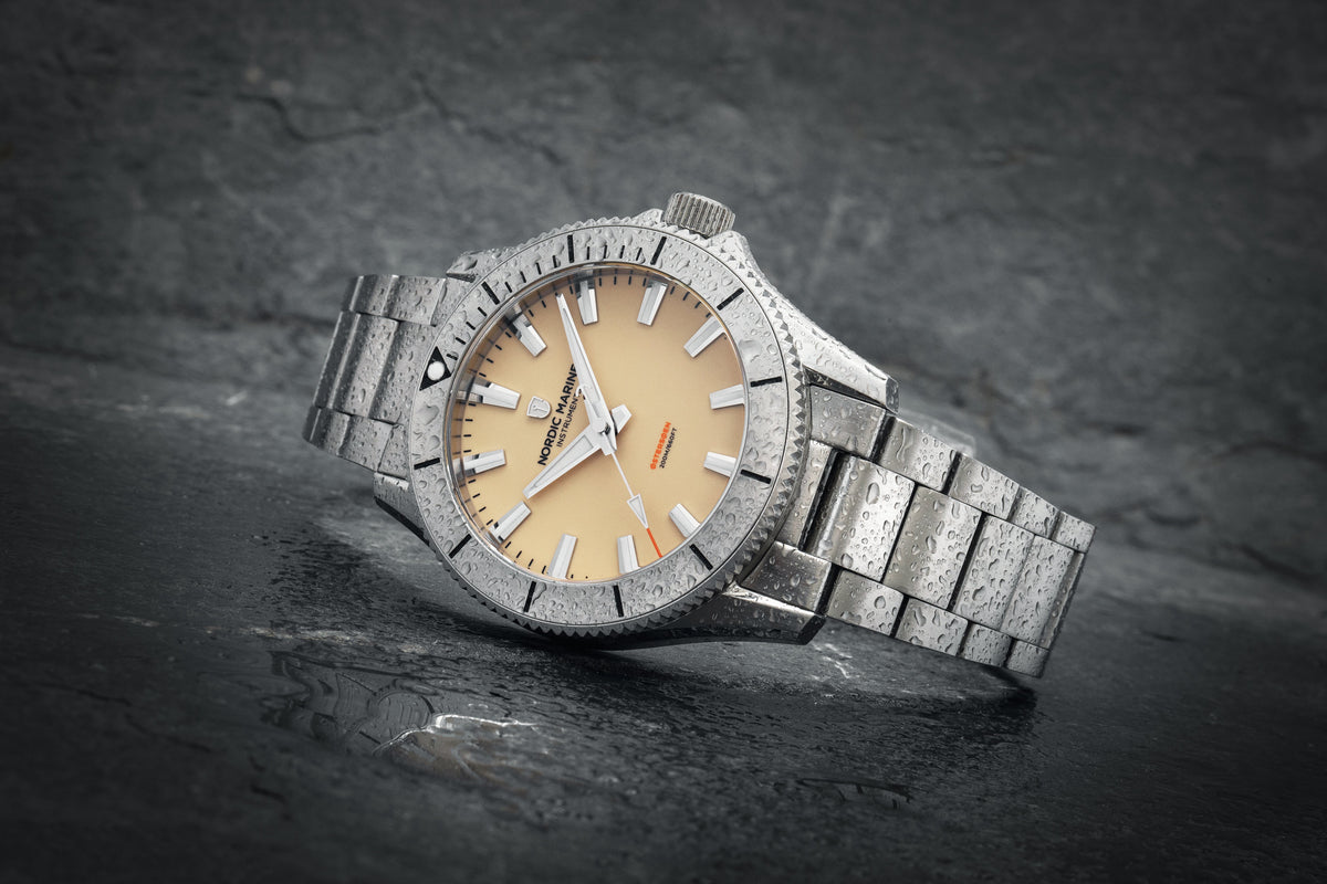 Nordic Marine Instruments Oserston Fuldmane lume dial with water drops lying on wet stone