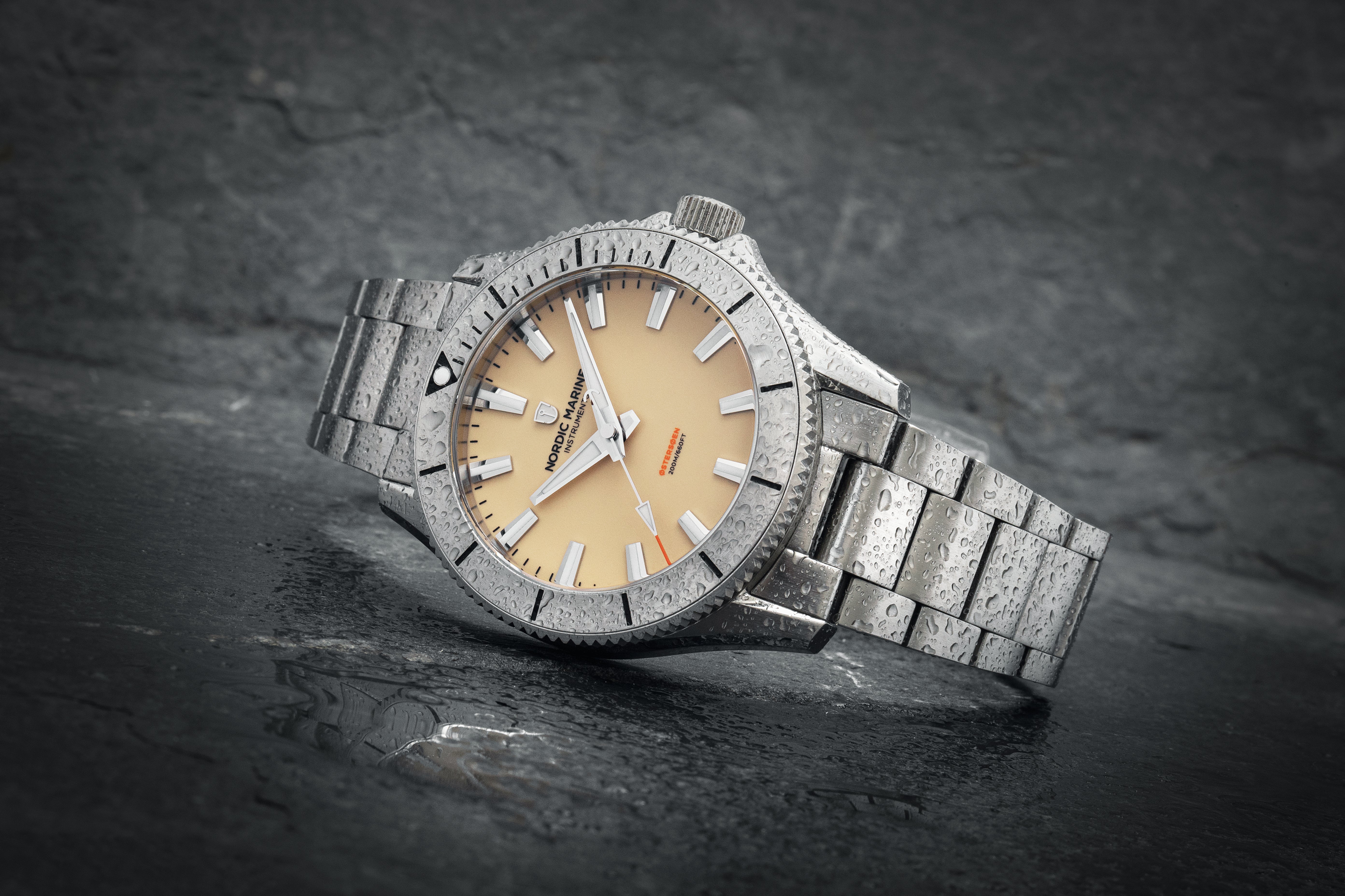 Nordic Marine Instruments Oserston Fuldmane lume dial with water drops lying on wet stone